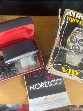 Vintage Norelco Electric Shaver - Black and Silver - Men's Grooming